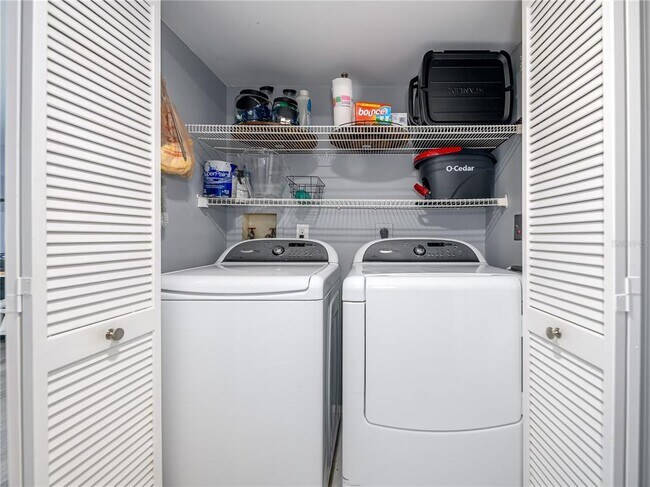 Building Photo - 120 Caryl Way