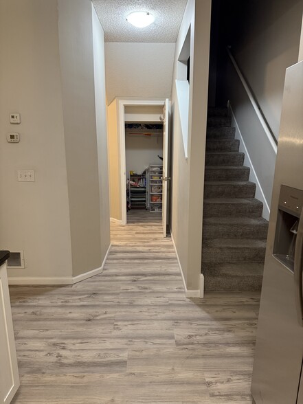 Building Photo - 452 W 84th St