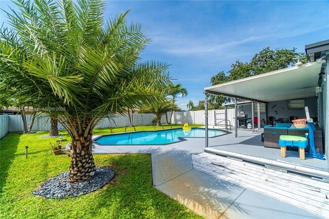 Building Photo - 3338 Taft St