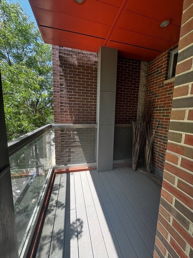 Building Photo - 1722 W Belmont Ave