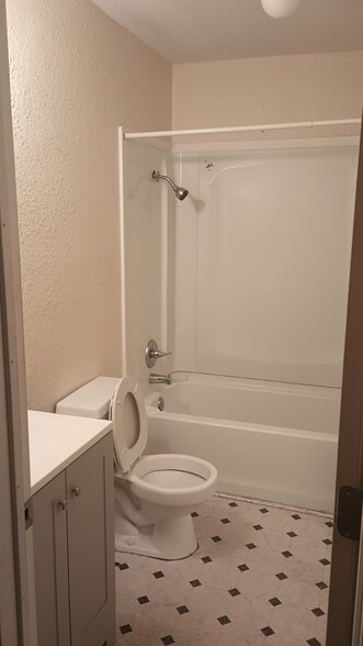 Bathroom. - 3412 Victoria Cir