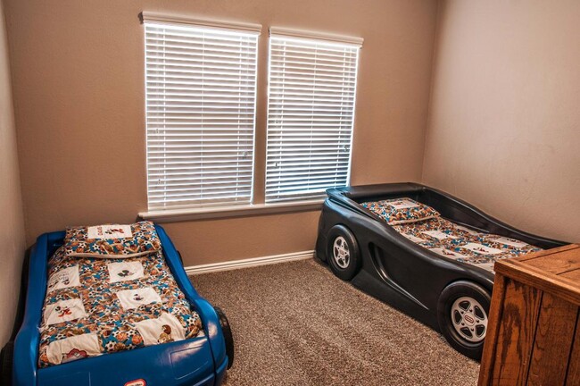 Building Photo - Home with a Den in Washington Fields