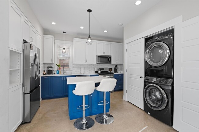 Building Photo - 1809 Chestnut Ave