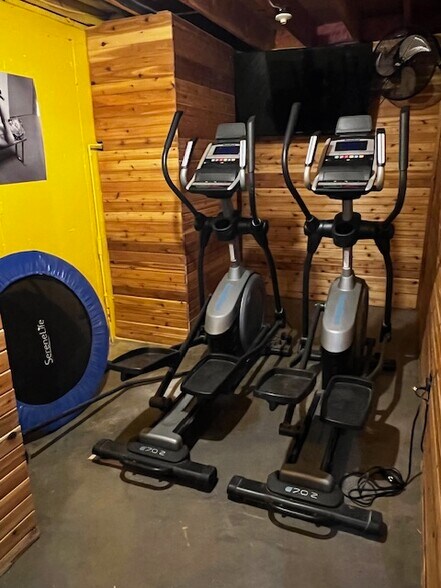 Gym room - 12505 S Center Ln