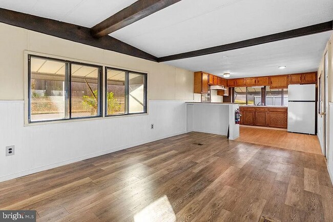 Building Photo - 1 N Duke St