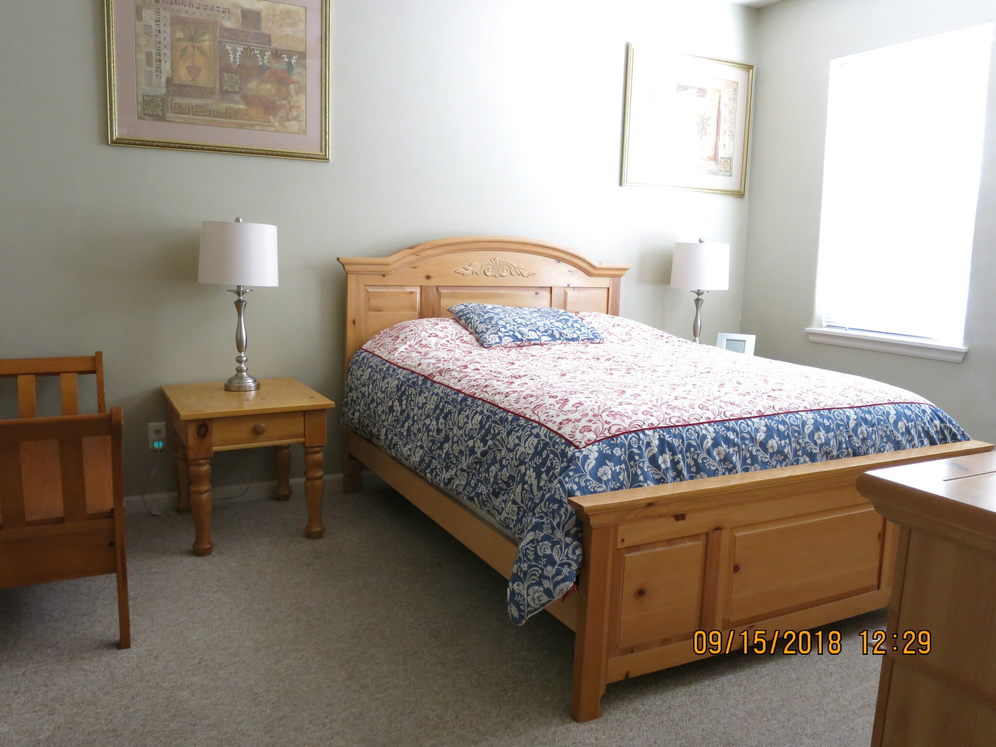 Master bedroom with ensuite bathroom - 2701 Midland Ave