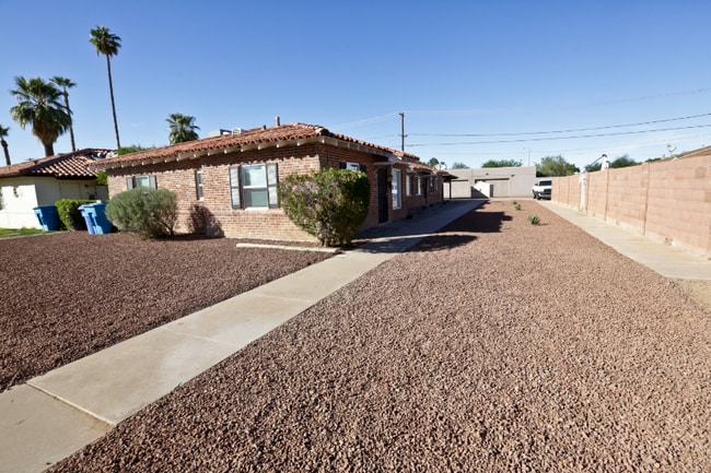 Building Photo - 1640 W Mulberry Dr