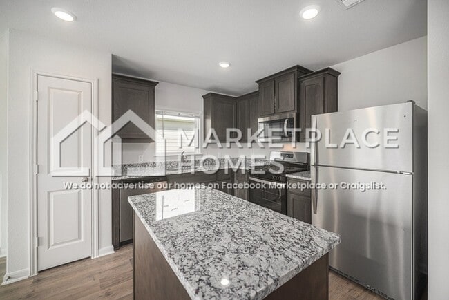 Building Photo - 933 Burlington Ave