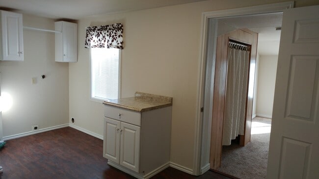 Building Photo - No Pets please! Cute and cozy home with a country feel!