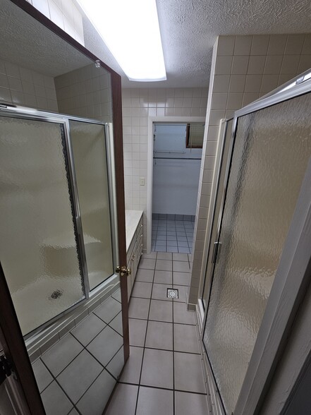 Building Photo - 440 Drummond St