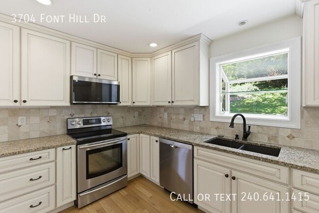 Building Photo - 3704 Font Hill Dr