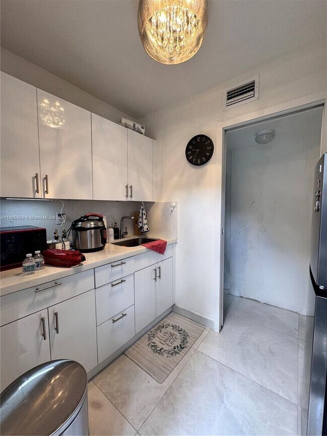 Primary Photo - 6159 SW 22nd St