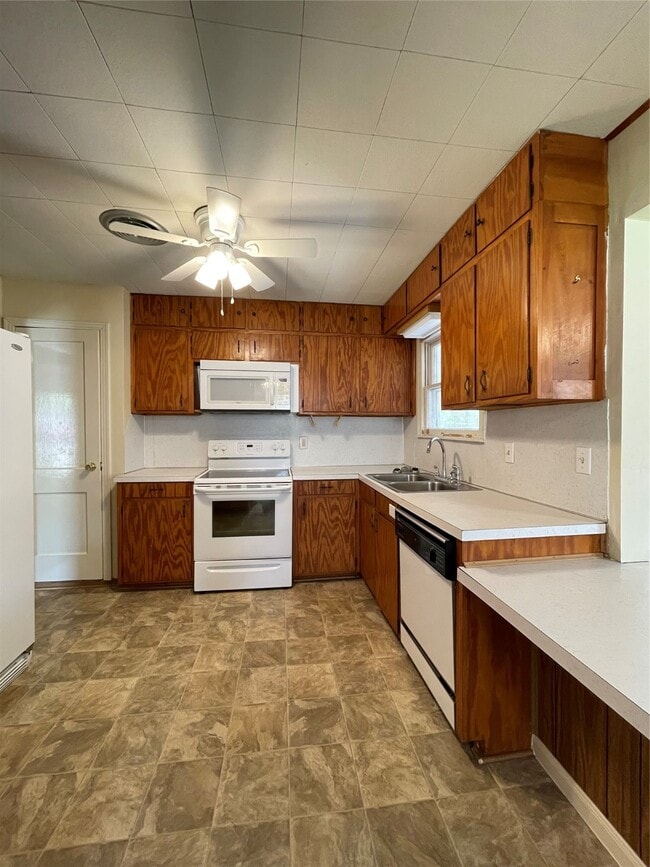 Building Photo - 140 Laurel St