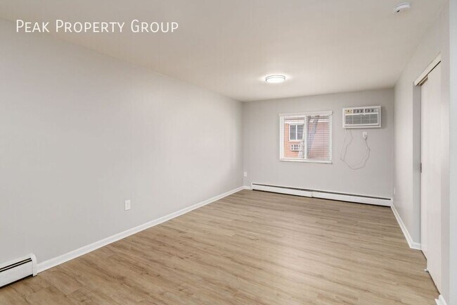 Building Photo - 639 Riverview Dr