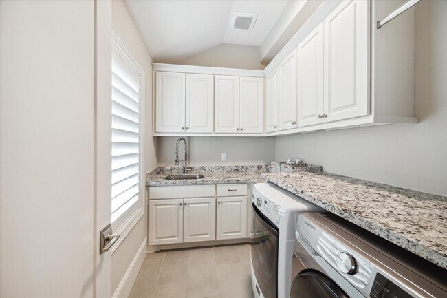 Building Photo - 1527 Cunningham Parc Ln