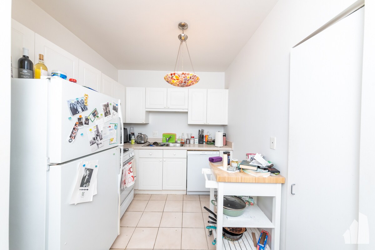 Building Photo - 21 W Chestnut St