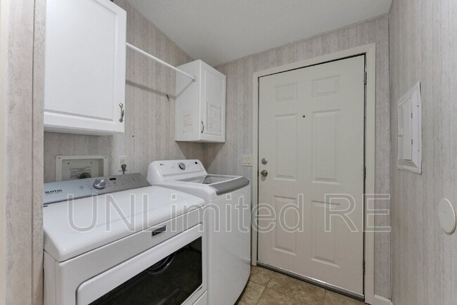 Building Photo - 1601 W Sherrie Dr