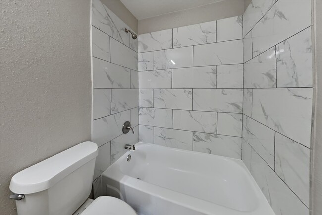 Building Photo - 7323 Livery Ln