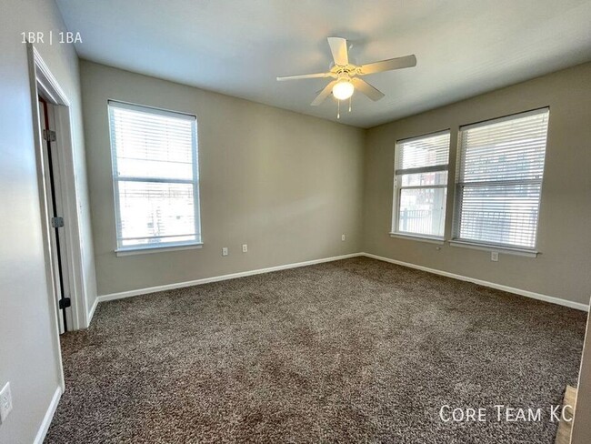 Building Photo - Large 1 bedroom in River Market