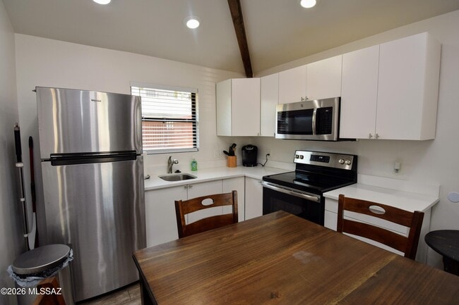 Building Photo - 2103 N Santa Rita Ave