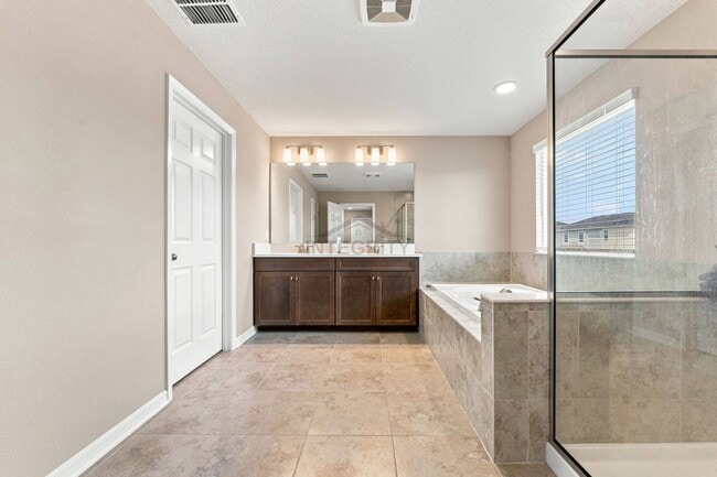 Building Photo - 9464 Crescent Ray Dr