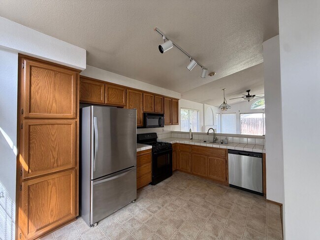 Building Photo - 6415 Shasta Creek Way