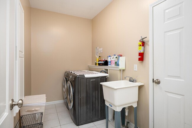 Building Photo - 2906 N Knightsbridge Cir
