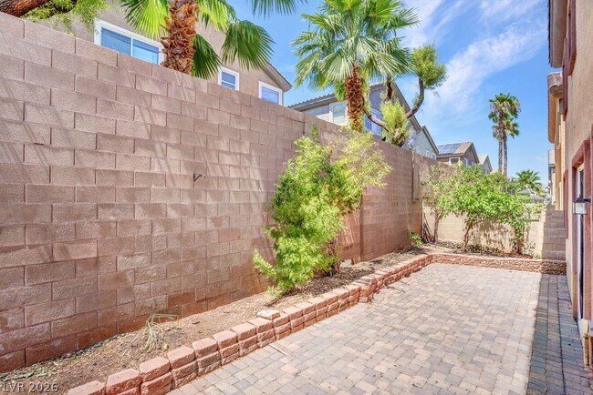 Building Photo - 527 Newberry Springs Dr
