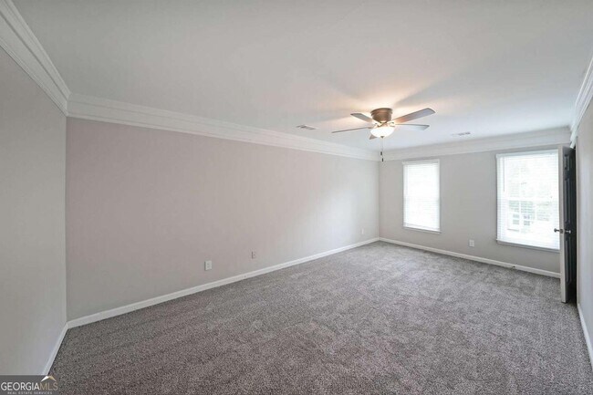 Building Photo - 2620 Valencia Dr NE