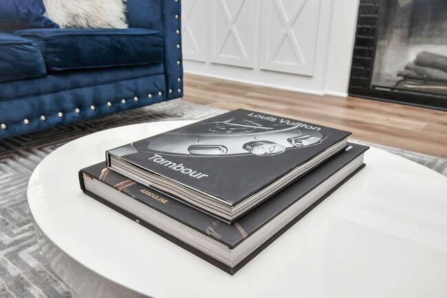 Building Photo - 6715 Plum Springs Ln