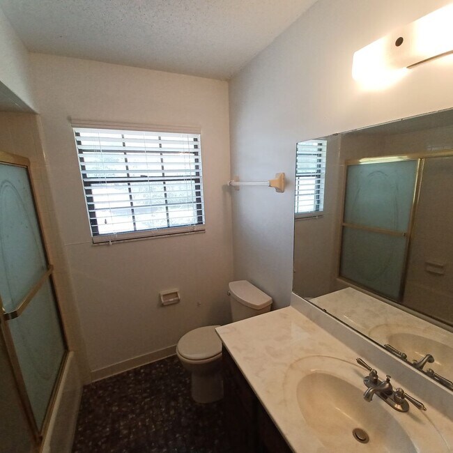 Building Photo - 2295 Foxwood Dr