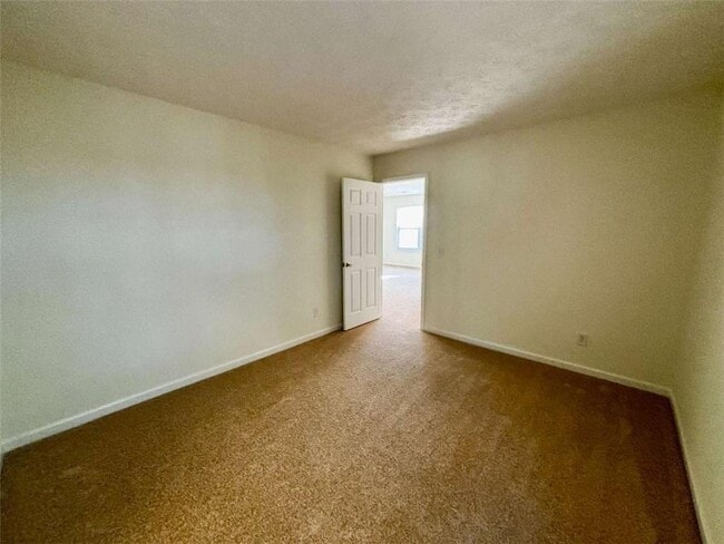 Building Photo - 2735 Meadow Trace Dr