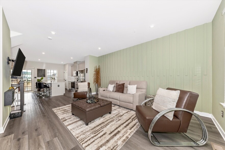 Building Photo - 166 Drydock Way