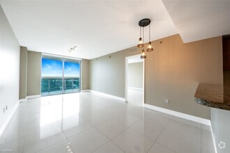 Building Photo - 2 br, 2 bath Condo - 2641 N Flamingo Rd Ap...