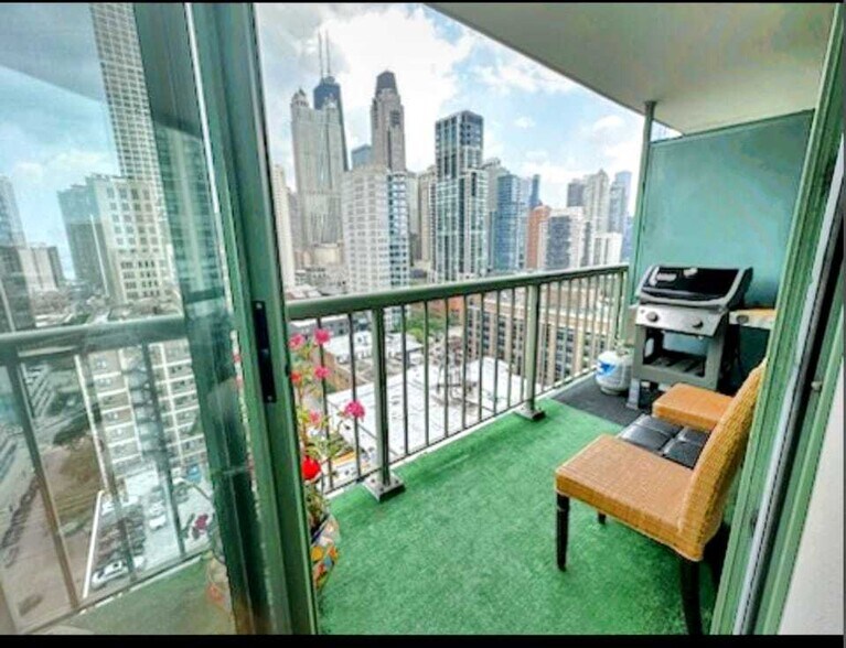 Building Photo - 111 W Maple St