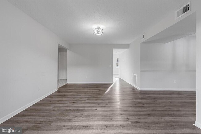 Building Photo - 110 Prosperity Ave SE