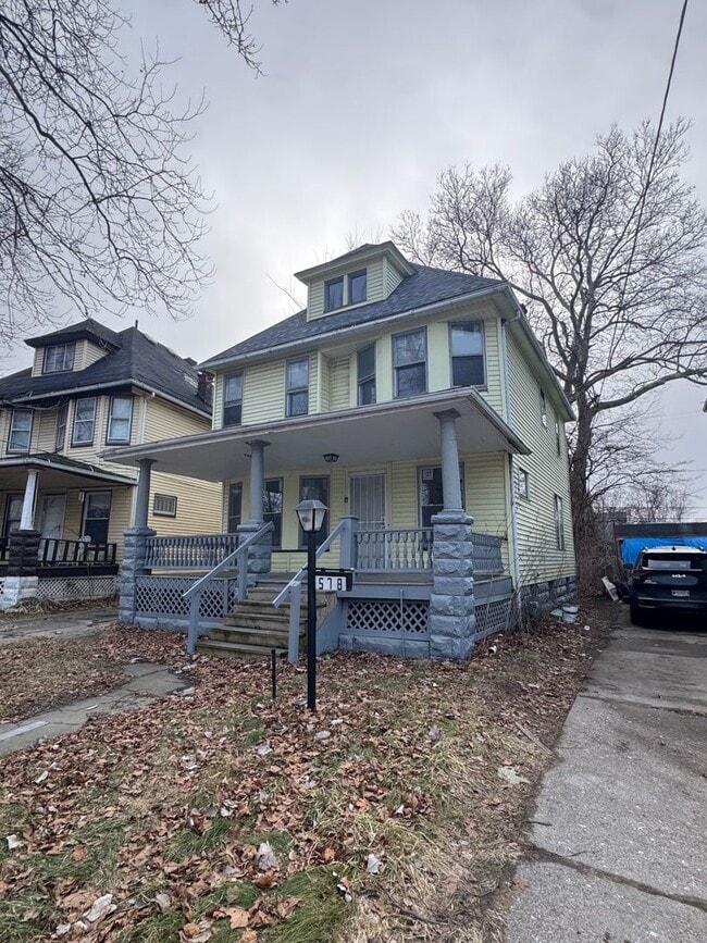 Building Photo - 578 E 107th St