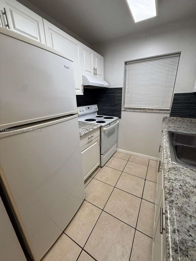 Building Photo - 606 S C St