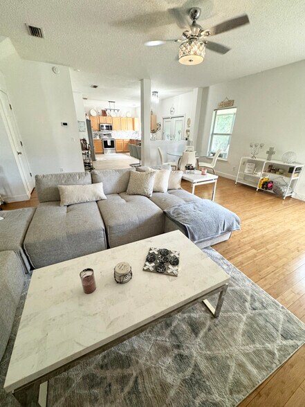 Building Photo - 955 Churchhill Ln