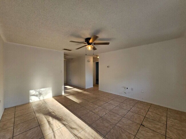 Building Photo - Cocoa Duplex