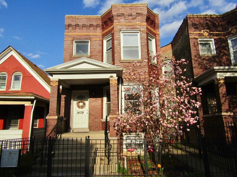 Building Photo - 1439 N Ridgeway Ave