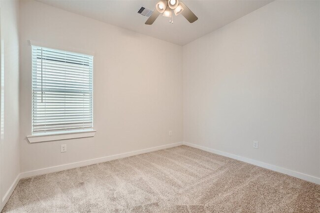 Building Photo - 33115 Oak Hts Pl