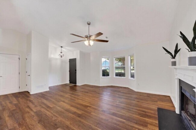 Building Photo - 2558 Candlewood Way