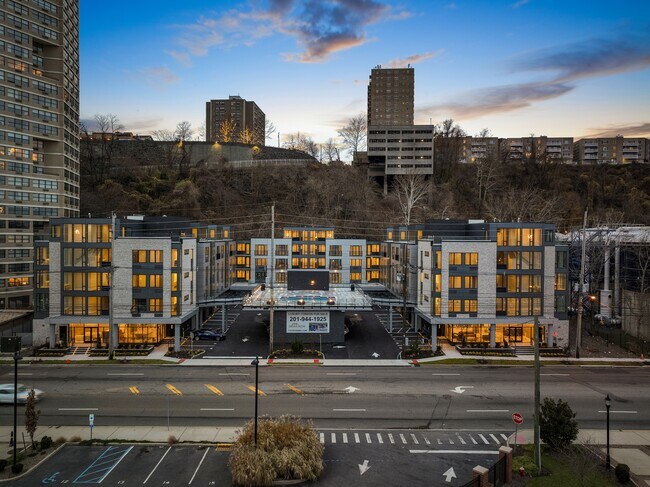 Building Photo - 7101 River Rd