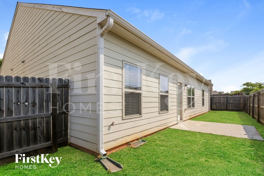 Building Photo - 4221 Weeping Willow Dr