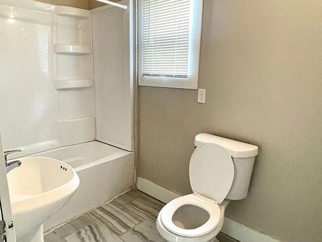 Building Photo - 2912 Mason St