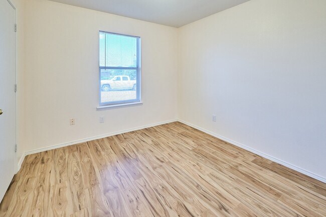 Building Photo - 501 Harvard Dr