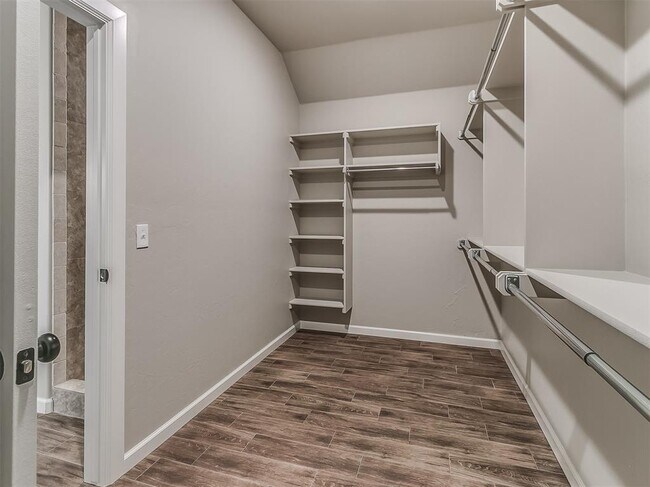 Building Photo - 600 Mirano Ln