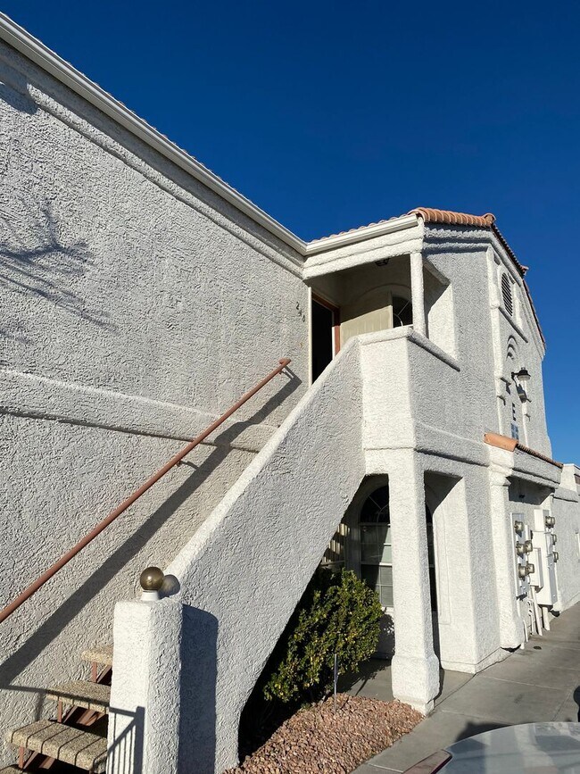 Building Photo - Americana Property Mgmt - Condo 2b - 2b in...