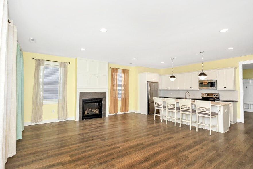 Building Photo - 2907 8th Ave SW